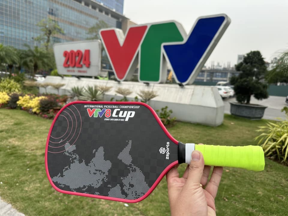 Vợt Pickleball VTV8 Carbon 12K – Cây vợt đánh thức sức mạnh, làm chủ mọi trận đấu
